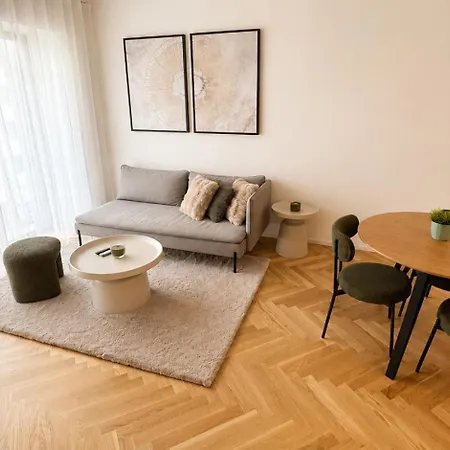 Heuhaus Old Town - Presidential Palace & Free Parking *